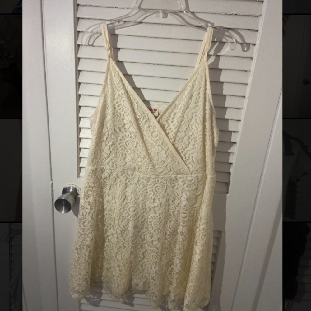 White lace spaghetti strap dress